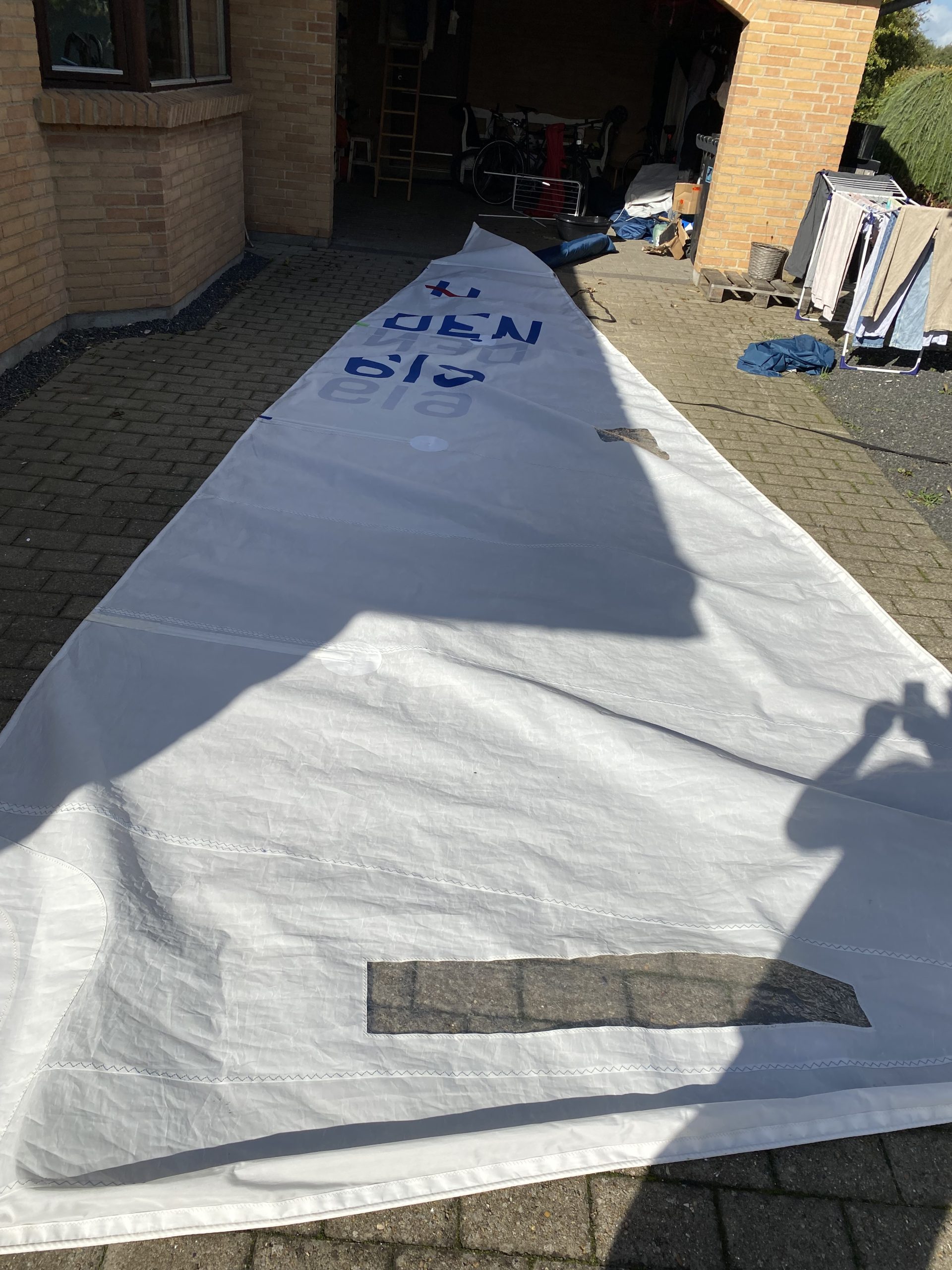 Hø Jensen Light folk og stor sejl